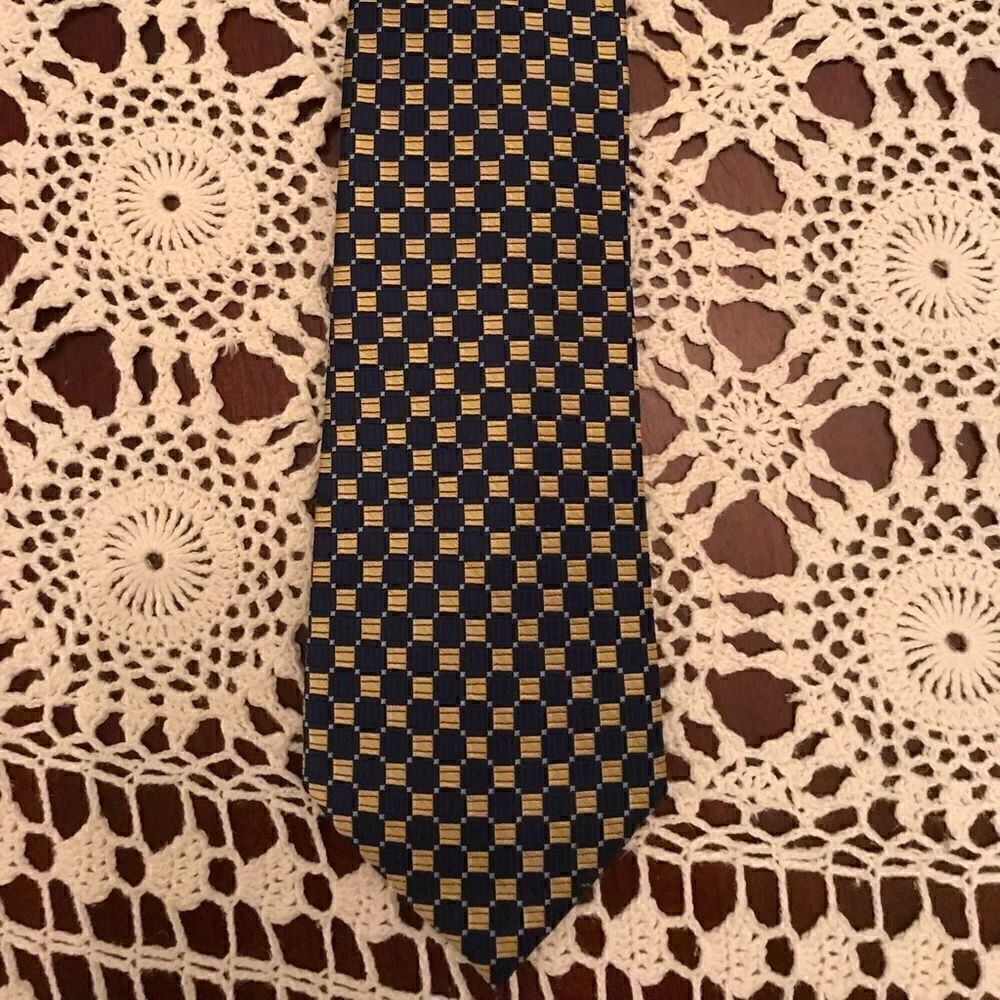 Chaps Classic Navy & Gold Tie